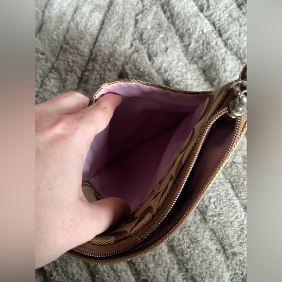 Coach Sutton Signature Swingpack - Picture 4 of 5